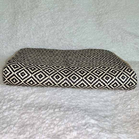 EUC- Jeffrey Campbell Fold Over Woven Clutch! - Picture 7 of 10